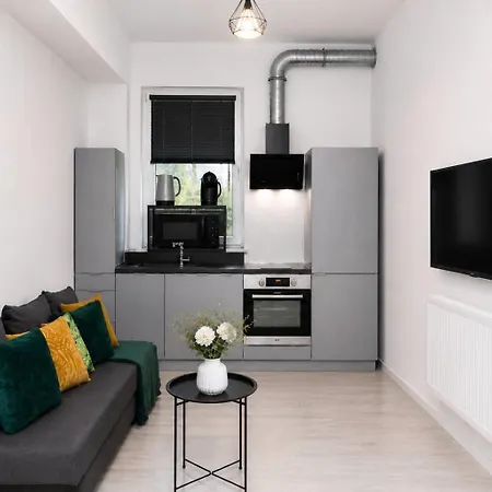 Quiet Street 11, 4e Apartment